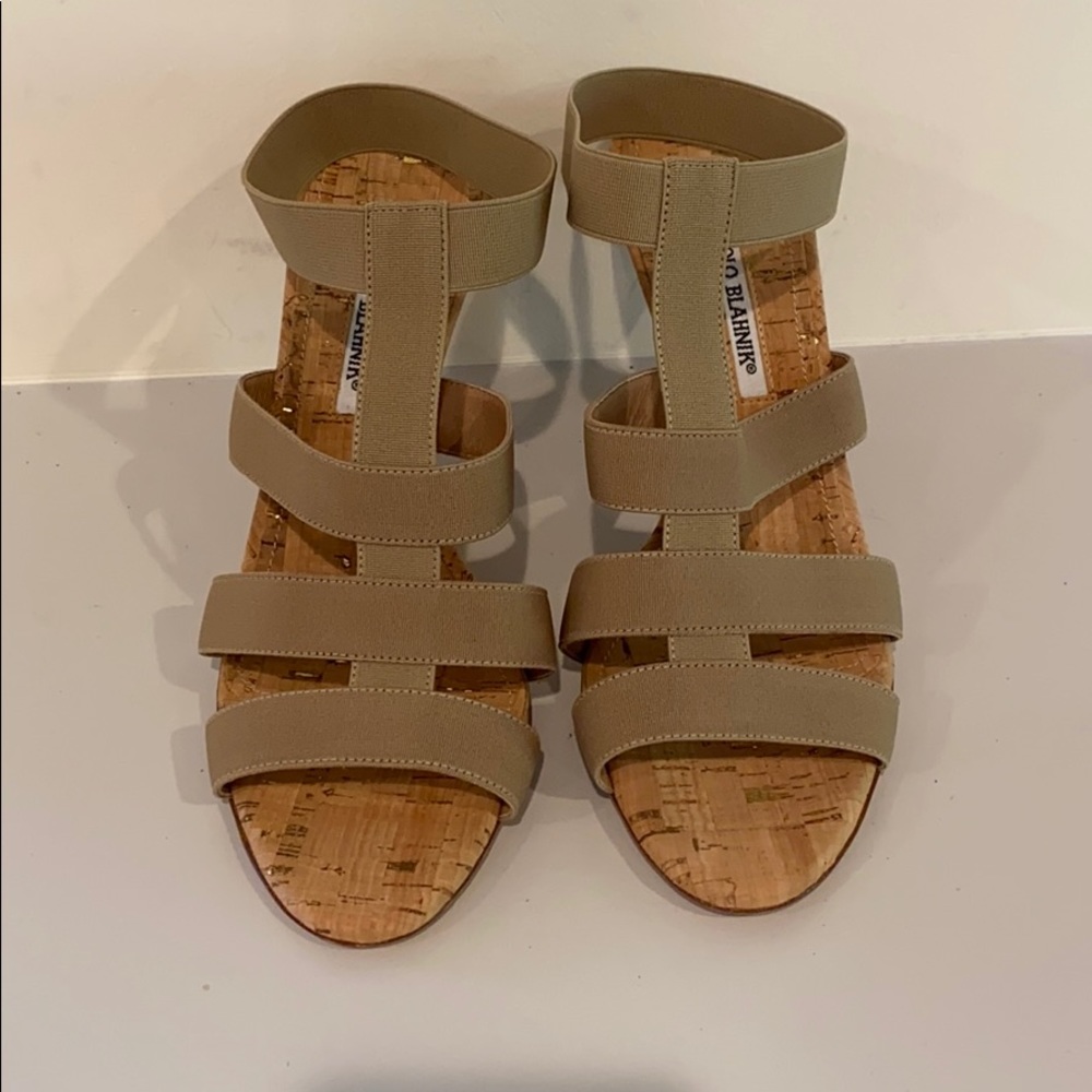 Manolo Blahnik Cork heel with elastic straps - Picture 2 of 5